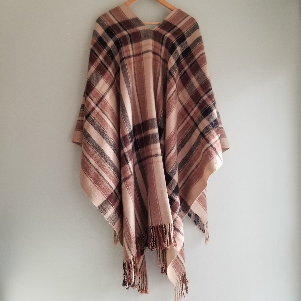Plaid cape - Picture 6 of 8